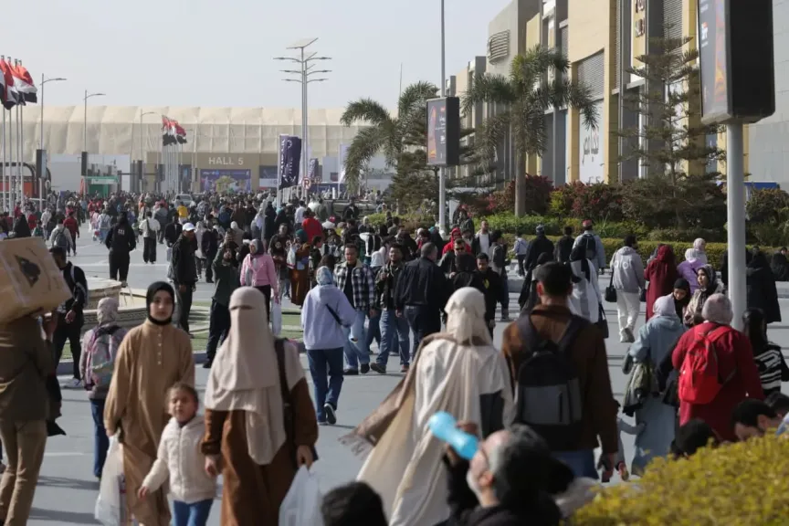 قبل الختام بيوم… معرض القاهرة الدولي للكتاب يقترب من 6 ملايين زائر ويحقق رقماً قياسياً تاريخياً