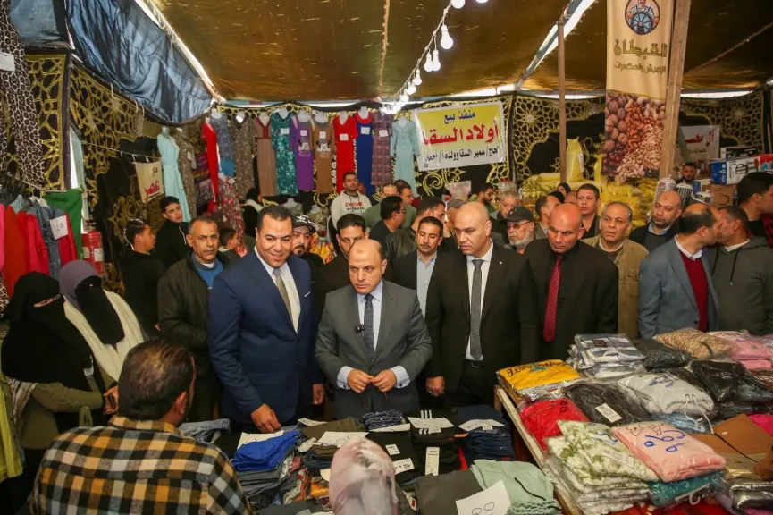 محافظ كفرالشيخ يتفقد معرض «أهلًا رمضان» بفوه لتوفير السلع الغذائية والاستهلاكية بتخفيضات من 10 لـ 30%