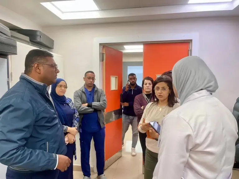 وكيل وزارة الصحة بالبحر الأحمر يتفقد مستشفى الحميات استعدادًا للاعتماد