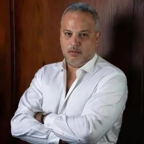 اخطأ واعتذر وخلصنا.. تامر عبد المنعم يدافع عن هاني مهنى عقب تعرضه لموجة هجوم