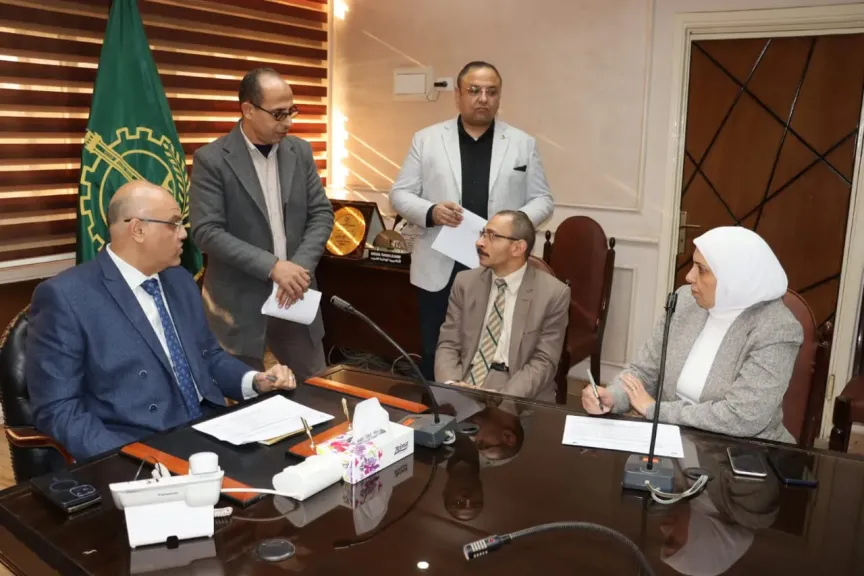 من شقة إيواء إلى غسيل كلى.. قرارات فورية من محافظ القليوبية بلقاء المواطنين الأسبوعي