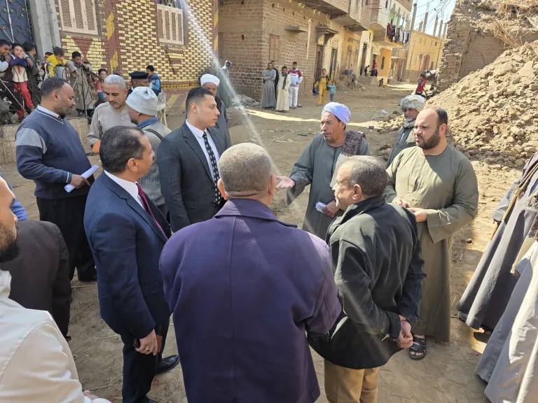 النيابة الإدارية تعاين موقع انهيار عقار بقرية فاو غرب بمركز دشنا ومصرع أحد قاطنيه