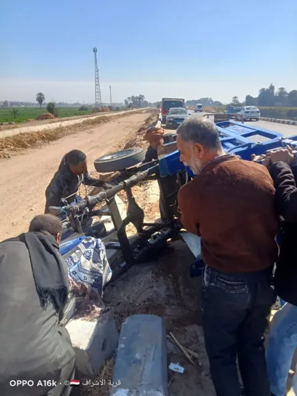 بينهم شقيقين.. إصابة 3 أشخاص إثر حادث تصادم سيارة ربع نقل مع تروسيكل في قنا.. أسماء