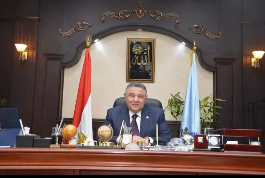 محافظ البحر الأحمر يعتمد نتائج امتحانات الشهادة الإعدادية للفصل الدراسي الأول بنسبة نجاح 63.8%