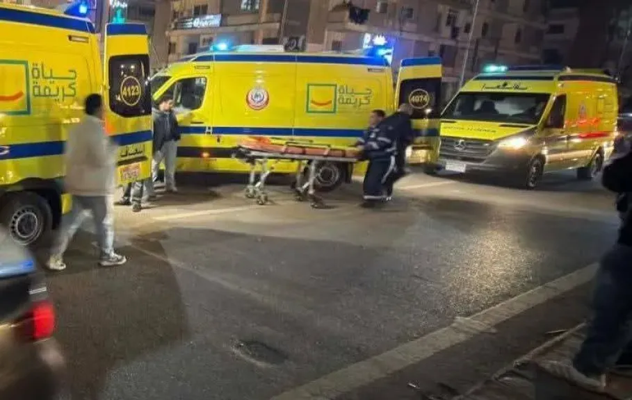 وفاة وإصابة 18 شخص إثر حادث تصادم سيارتين ميكروباص بأسيوط