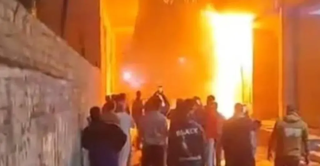 لحظات رعب في القلج.. حريق ضخم يلتهم مخزن كرتون والحماية المدنية تسيطر