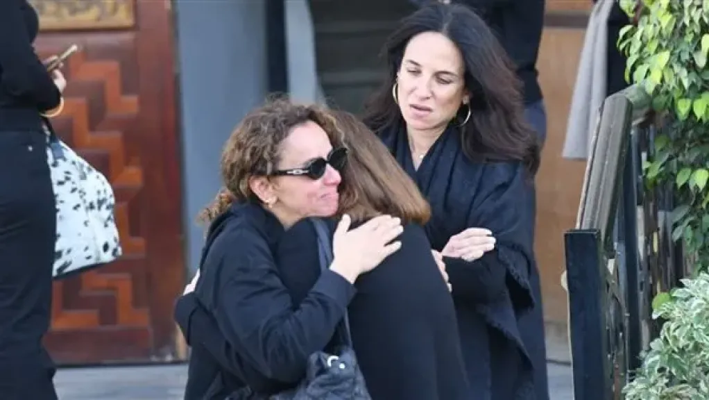 علا رشدى تتلقى عزاء والدها بمسجد الشرطة بالشيخ زايد اليوم