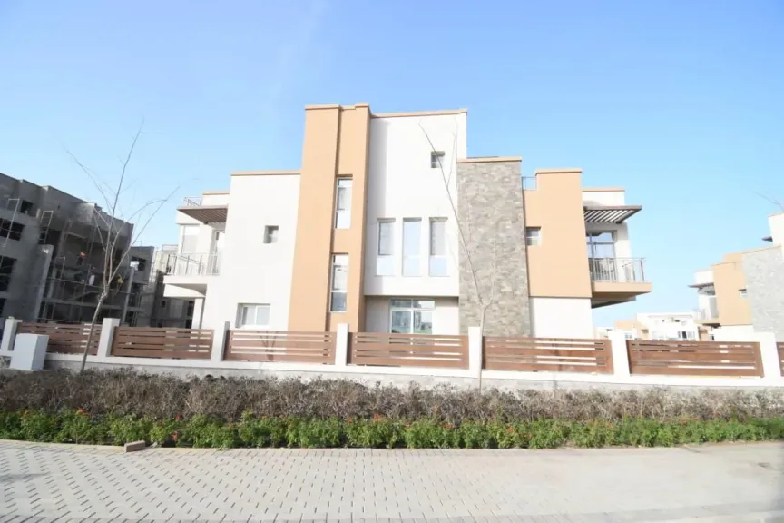 وزير الإسكان يتفقد محطة PS3 لرفع مياه الصرف  وبحيرات ”نيو مارينا”  والبوغاز بمارينا