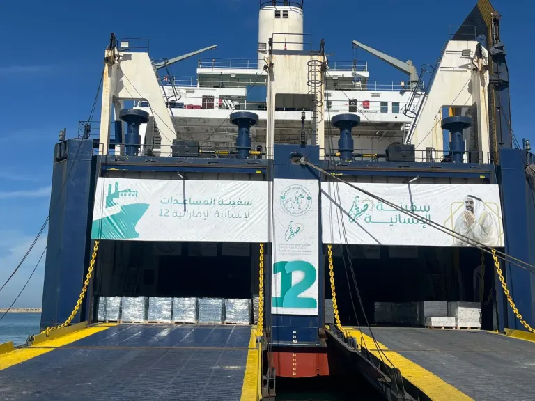 بدعم من وكالة الإمارات للمساعدات الدولية.. وصول سفينة “صقر” إلى ميناء العريش محملة بـ4 آلاف طن من المساعدات لغزة