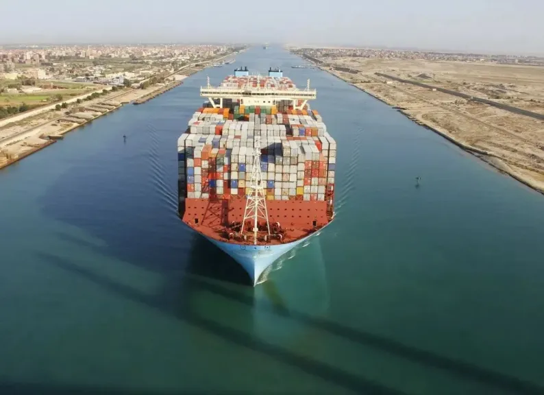 هل تتحول قناة السويس إلى مركز عالمي متكامل للخدمات البحرية؟