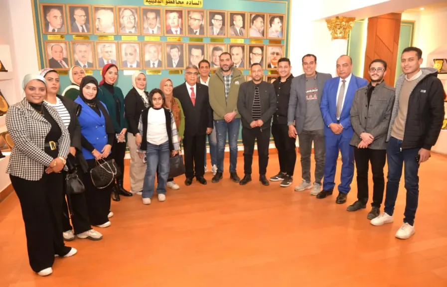 محافظ الدقهلية يوقد الشعلة إيذانا ببدء الاحتفال بالعيد القومي