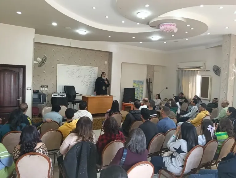 الأنبا ميخائيل يشارك بمؤتمر شباب الخريجين السنوي تحت شعار «مفهوم الصلاة»