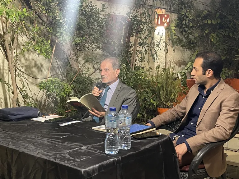 عبد القادر الحصني: قصيدة النثر الأصعب لأنها بلا معايير… والقصيدة تُختبر عارية من زينتها