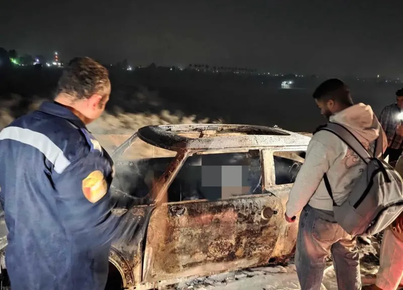 نيران تشتعل في سيارة فارهة جديدة أثناء السير.. حريق مروع على طريق بنها