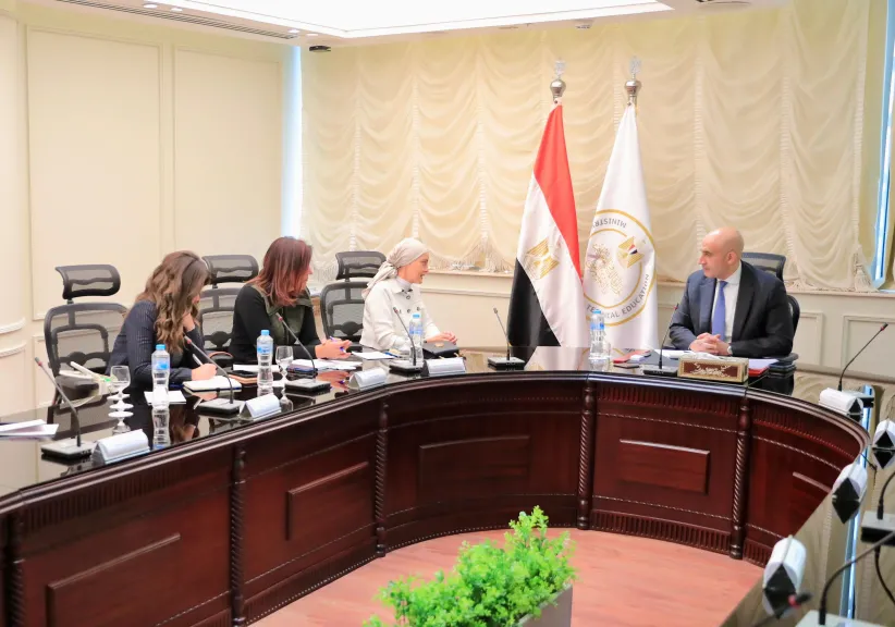 وزير التعليم يعزز الشراكة مع برنامج الأغذية العالمي لتطوير التغذية المدرسية