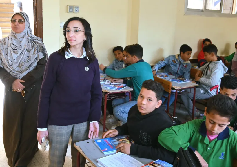 محافظ البحيرة تفاجئ مدرسة يوسف كمال الإعدادية بشبراخيت وتُشيد بحسن انتظام الدراسة