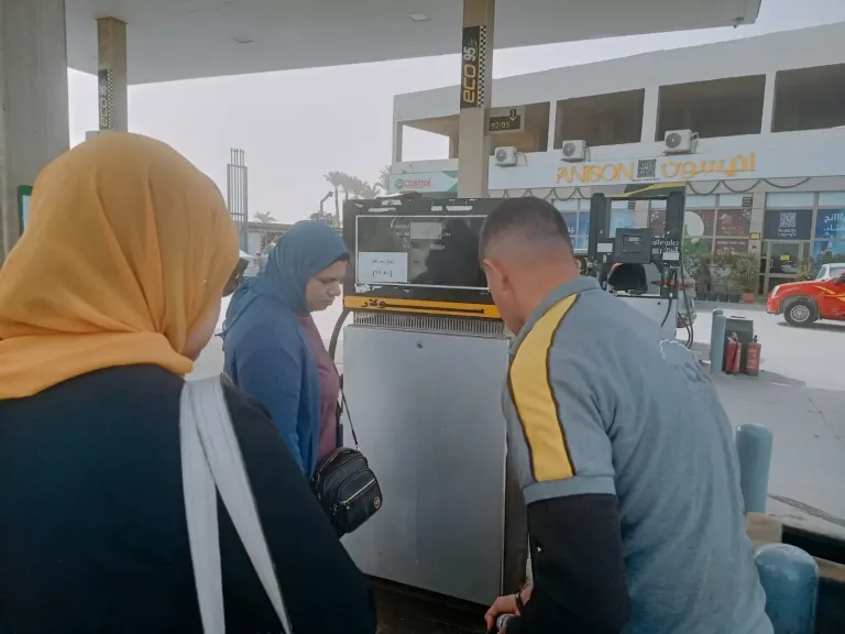 حملة تفتيشية على محطات الوقود وتعبئة البوتاجاز بطامية الفيوم