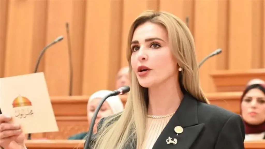 مروة بوريص تطالب الحكومة بالحفاظ على عربات السيدات بالمترو طوال ساعات التشغيل