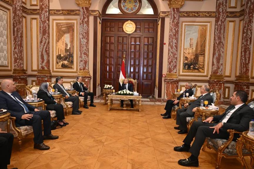 رئيس مجلس الشيوخ يستقبل نقيب الإعلاميين ووفد النقابة لتقديم التهنئة