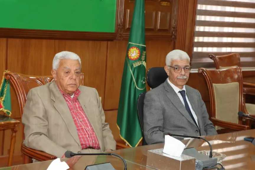 رئيس جامعة المنوفية يعقد اجتماعًا لمتابعة تنفيذ الخطة الاستراتيجية وتقييم مؤشرات الأداء