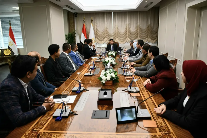 وزير الشباب والرياضة يلتقي نواب البرلمان من خريجي برامج محاكاة الوزارة