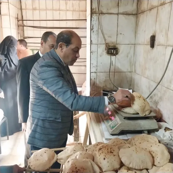 حملة تموينية مفاجئة بالقليوبية تضبط طن دقيق داخل مخبز سياحي غير مرخص بقها