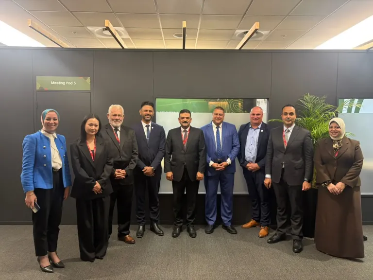 وفد وزارة البترول يلتقي مستثمرين بجناح التعدين المصري في مؤتمر إندابا 2026