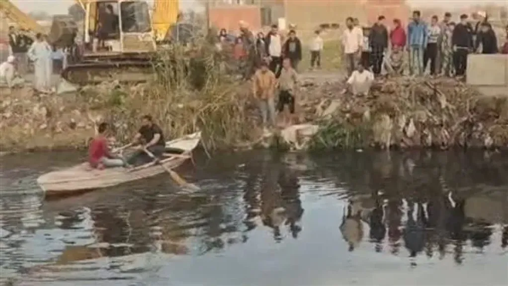 بعد 4 ايام من البحث.. انتشال جثمان سيدة سقطت في مصرف بقليوب