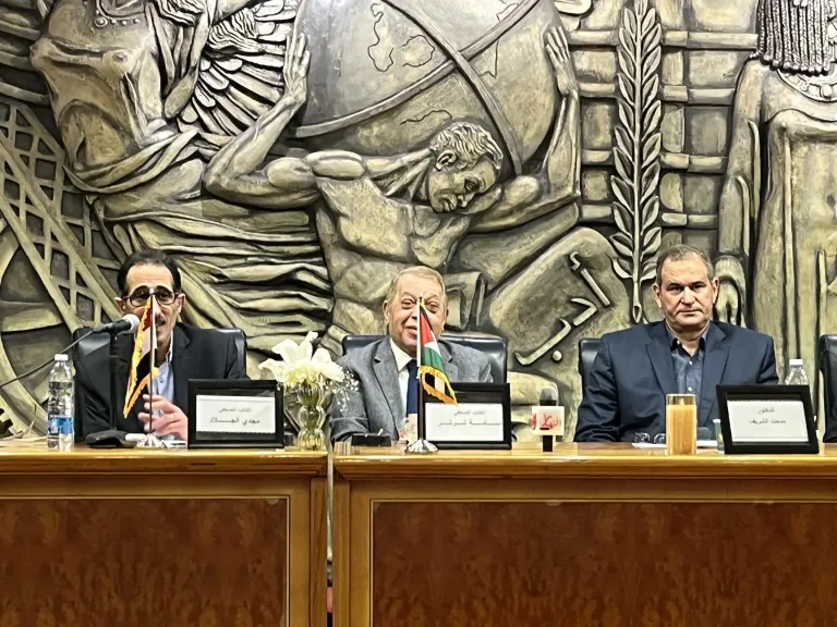 مجدي الجلاد: ”أنا وياسر عرفات” توثيق للقضية الفلسطينية لا لشخص.. والكتاب يواكب لحظة تصفية علنية