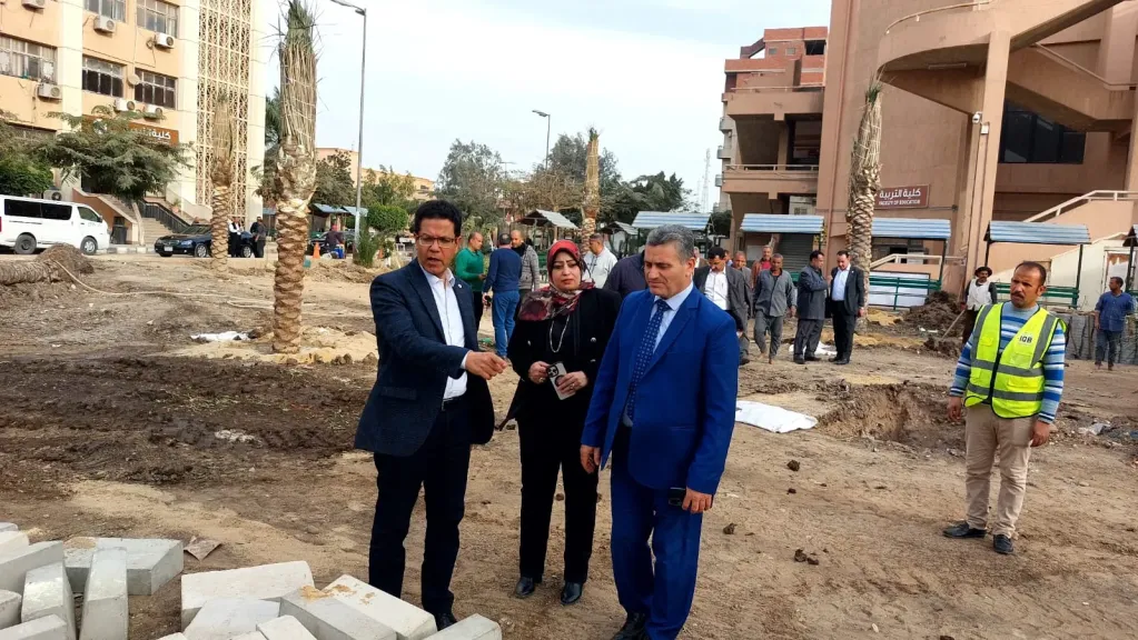 ”رئيس جامعة بنها” يقود مبادرة التشجير لتحسين البيئة الجامعية بكفر سعد