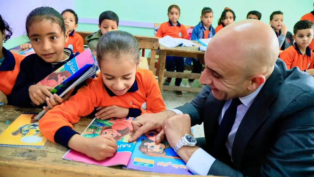 في أولى جولاته الميدانية.. وزير التعليم يتفقد مدارس البحيرة لمتابعة انتظام العملية التعليمية