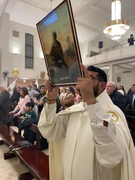 كنيسة القديسة تريزا المارونية بالإسكندرية تحتفل بعيد القديس مار مارون