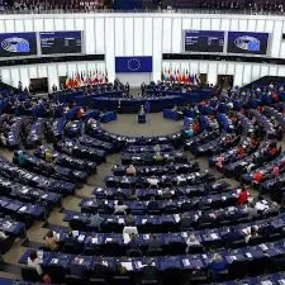 البرلمان الأوروبي يقر تعديلات تشدد إجراءات اللجوء وتسرّع ترحيل المهاجرين