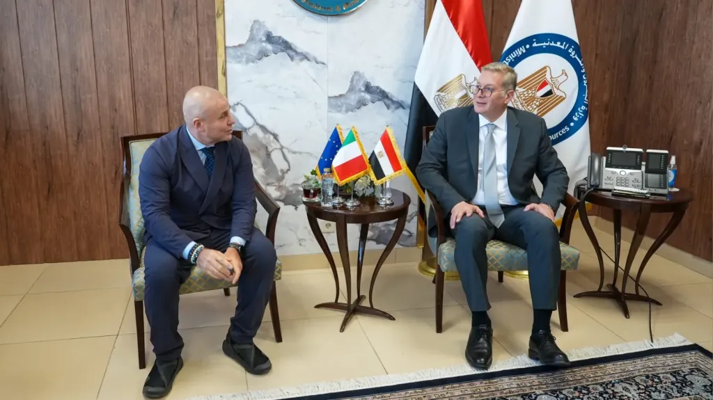 وزير البترول يبحث مع سفير إيطاليا تعزيز التعاون في مشروعات البترول والغاز ومتابعة استثمارات “إيني