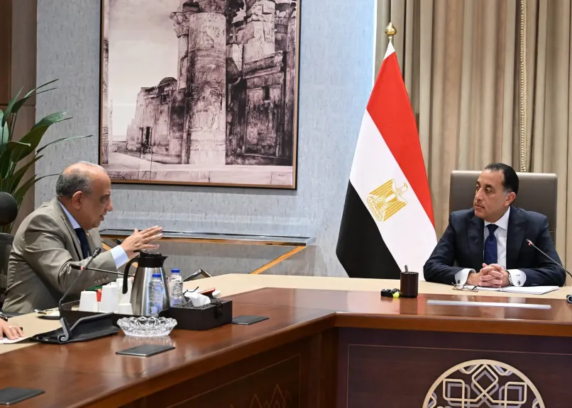 رئيس الوزراء يتابع مع وزير الكهرباء مشروعات الطاقة المتجددة ورفع كفاءة المحطات والربط الإقليمي