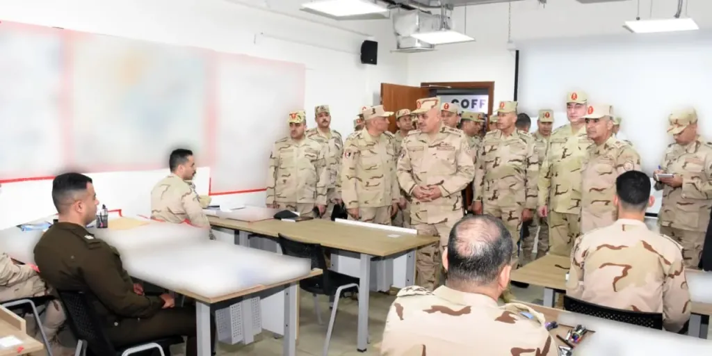 رئيس الأركان يتفقد العملية التعليمية بالأكاديمية العسكرية للدراسات العليا والإستراتيجية
