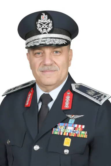 بعد ترقيته لرتبة فريق.. ننشر السيرة الذاتية لقائد القوات الجوية