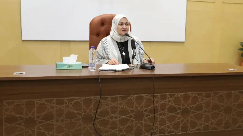 مستشار شيخ الأزهر تلقي محاضرة في دورة المواريث بدار الإفتاء وتؤكد: نصوص المواريث في القرآن ليست مجرد حسابات رقمية بل خطاب إلهي يجمع بين التشريع والعقيدة