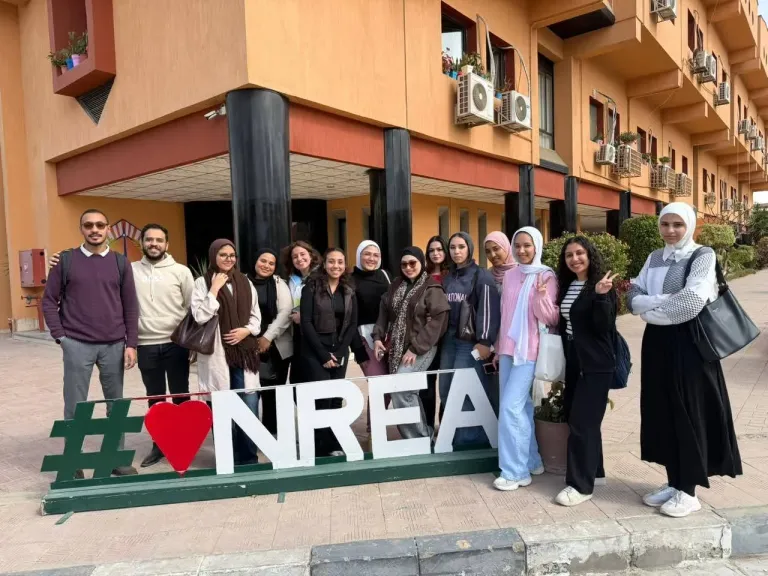طلاب القاهرة التكنولوجية في زيارة لـ «NREA» للاطلاع على أحدث تكنولوجيات الطاقة الشمسية
