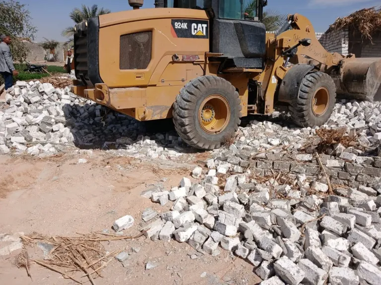 محافظ أسيوط: إزالة 45 حالة تعدٍ واسترداد 3328 متراً بالموجة 28