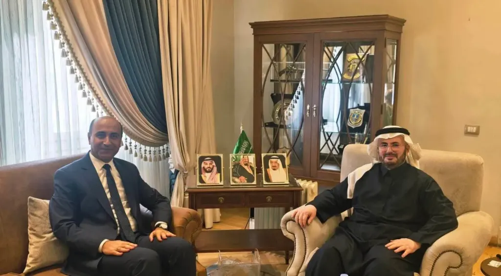 رئيس جامعة دمنهور يبحث مع القنصل العام السعودي تعزيز التعاون الأكاديمي ودعم الطلاب الوافدين