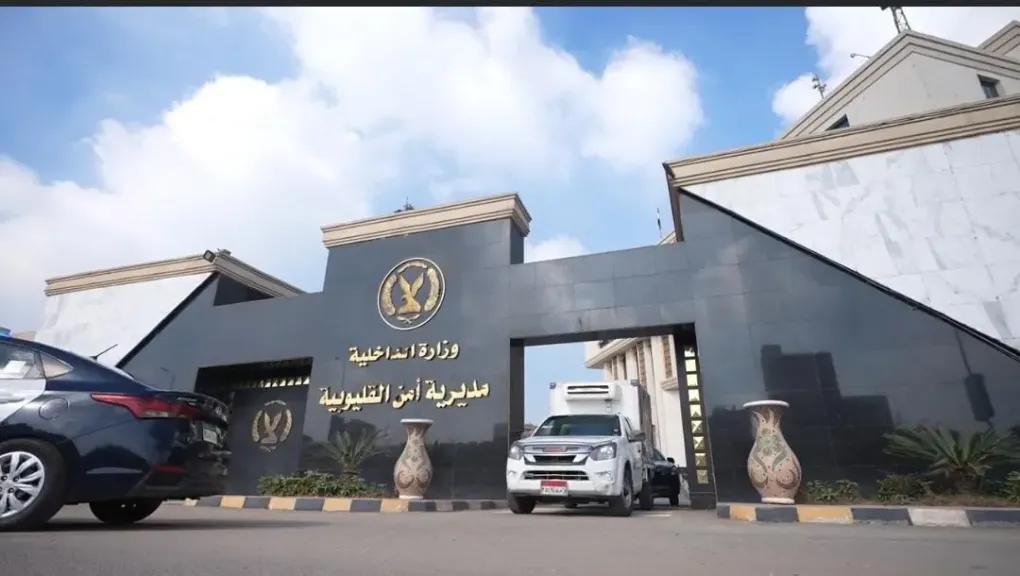 يد تحمي ويد تعطي.. أمن القليوبية يوزع مساعدات «كلنا واحد» احتفالاً بعيد الشرطة