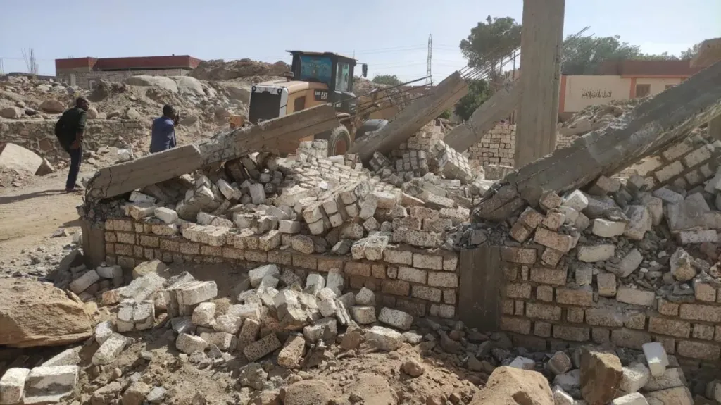 د. منال عوض: حملات مفاجئة بأسوان وإزالة 143 مخالفة