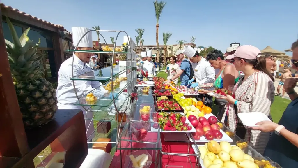 مهرجان الفراوله يجذب سياح الغردقة فى عيد الحب