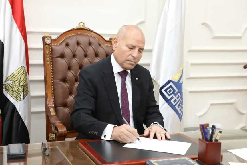 مصادر ترجح: استمرار محافظ القاهرة في منصبه ضمن حركة المحافظين المرتقبة | خاص