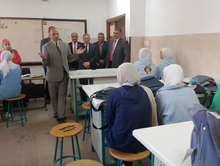 مساعد وزير التربية والتعليم يتابع سير العملية التعليمية بمدارس البحيرة