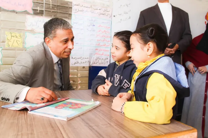 مدير «تعليم الجيزة» يتابع تسليم الكتب المدرسية ويتفقد الفصول في جولة ميدانية موسعة...صور