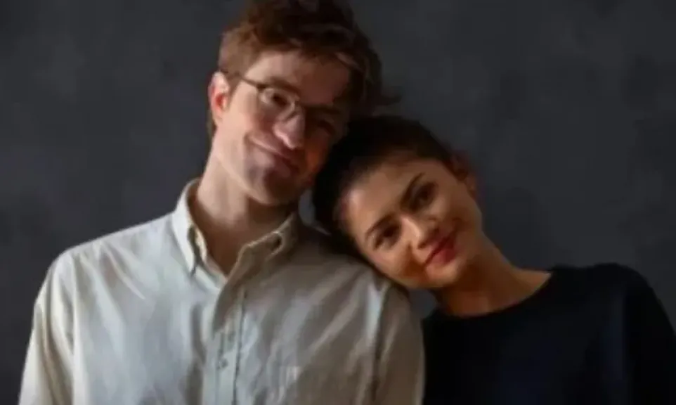 غموض وتشويق في أحدث صور فيلم The Drama بطولة زيندايا وروبرت باتينسون