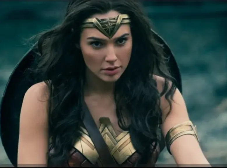 هل تودع جال جادوت الدور؟ كواليس البحث عن بطلة جديدة لوندر وومان