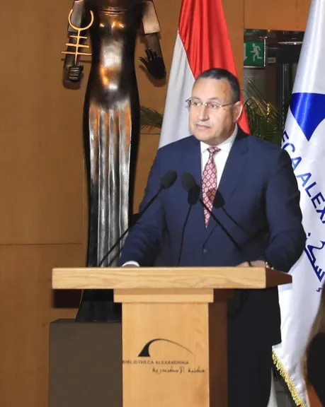 وزير التعليم العالي ومدير مكتبة الإسكندرية يسلمان ”جائزة مكتبة الإسكندرية العالمية” للفائزين في احتفالية كبرى